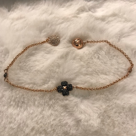 Swarovski Latisha Flower Remix Bracelet - Picture 3 of 6